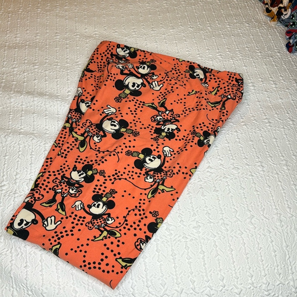 LuLaRoe Minnie Mouse Disney Leggings. One Size